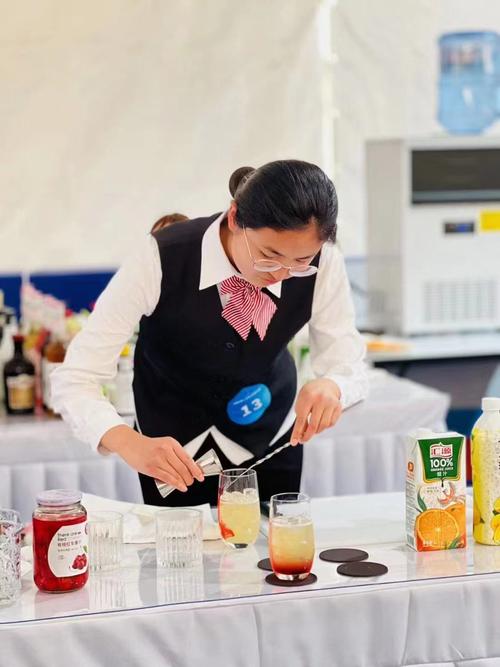 旅游管理专业学生代表鹤壁市参加河南省第二届职业技能大赛"餐厅服务